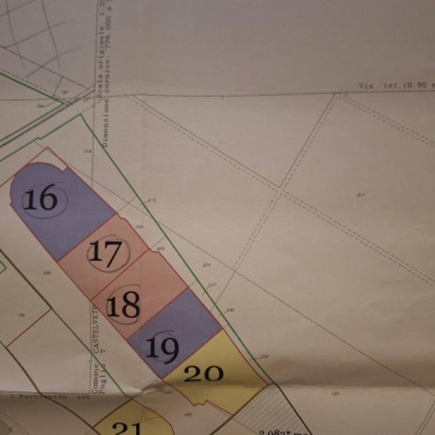terreno edificabile in vendita a Castelvetro di Modena