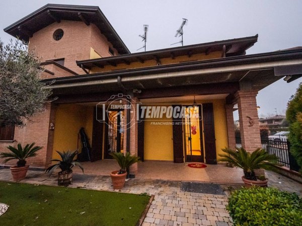 casa indipendente in vendita a Castelvetro di Modena