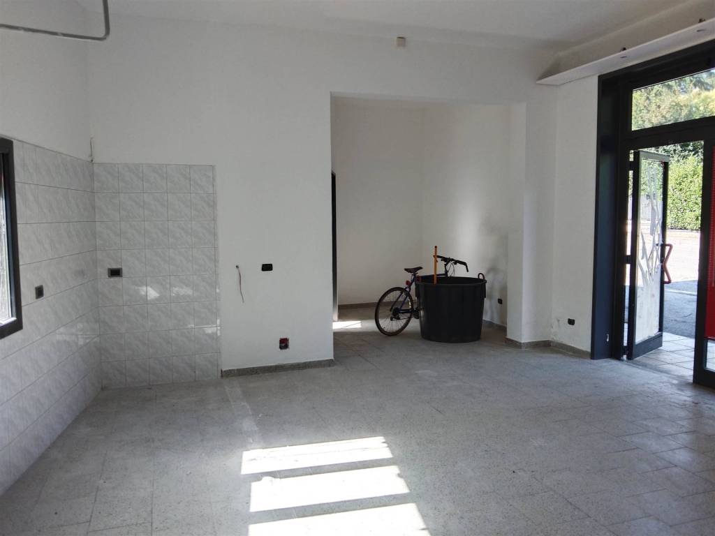 negozio in vendita a Castelvetro di Modena