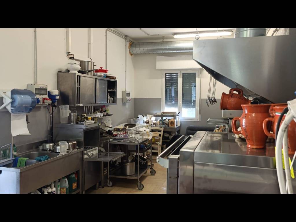 negozio in vendita a Castelvetro di Modena