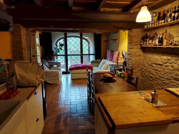 casa indipendente in vendita a Castelvetro di Modena in zona Levizzano Rangone