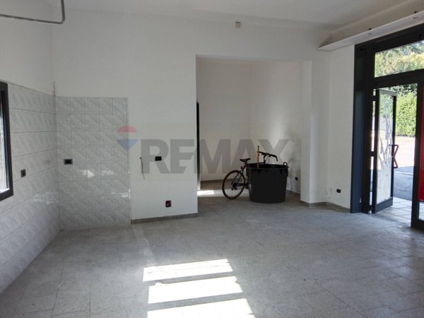 negozio in vendita a Castelvetro di Modena