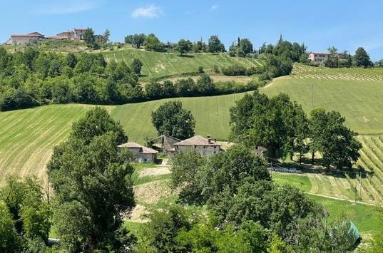 casa indipendente in vendita a Castelvetro di Modena in zona Levizzano Rangone