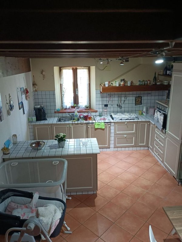 casa indipendente in vendita a Castelvetro di Modena in zona Settecani