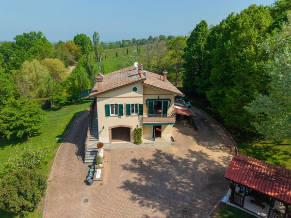 casa indipendente in vendita a Castelvetro di Modena in zona Levizzano Rangone