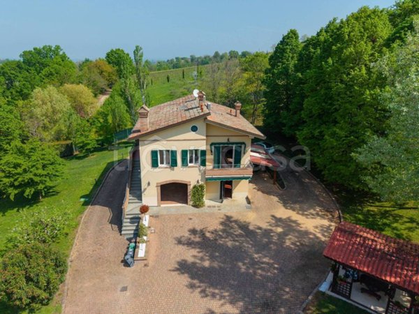 casa indipendente in vendita a Castelvetro di Modena in zona Levizzano Rangone