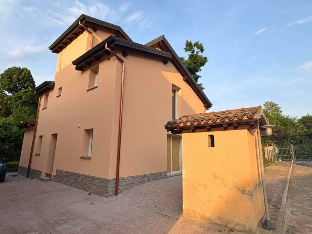 casa indipendente in vendita a Castelvetro di Modena in zona Settecani