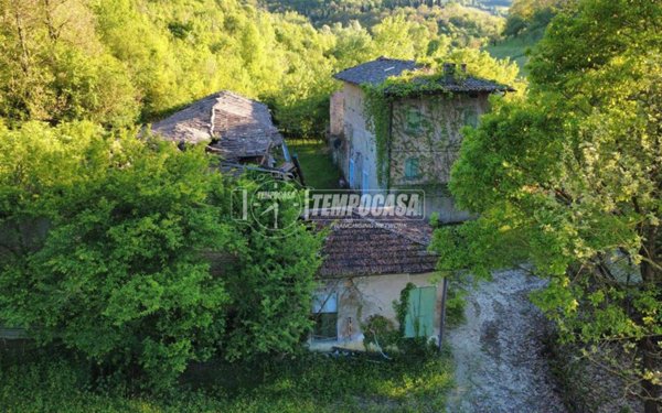 casa indipendente in vendita a Castelvetro di Modena in zona Levizzano Rangone