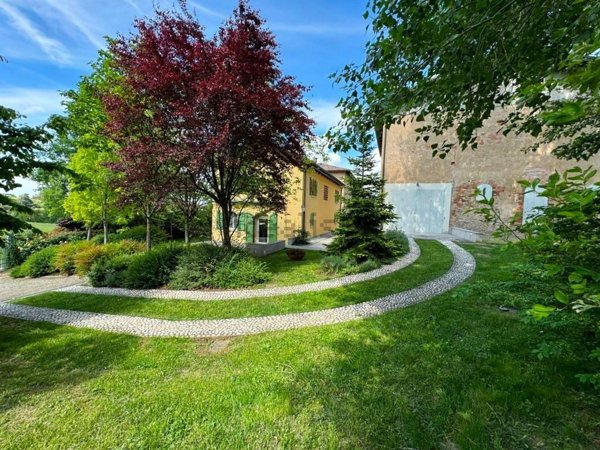 casa indipendente in vendita a Castelvetro di Modena in zona Cà montanari