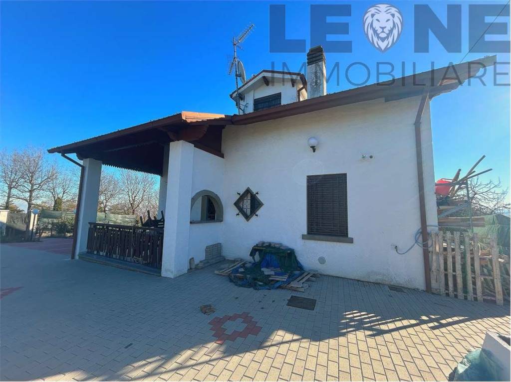 casa indipendente a Castelvetro di Modena in zona Madonna di Puianello