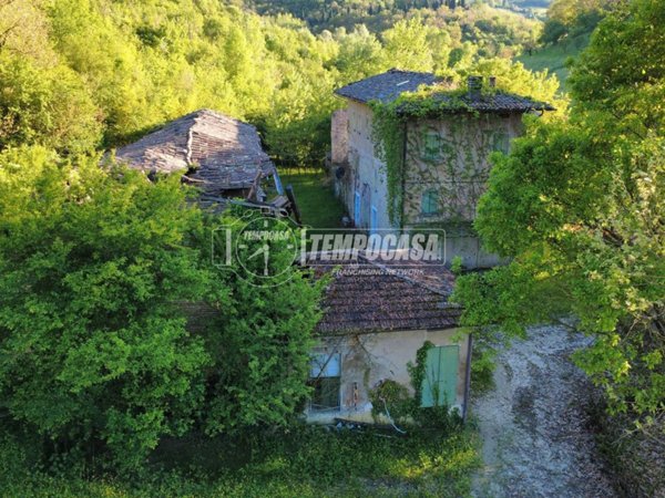 casale in vendita a Castelvetro di Modena in zona Levizzano Rangone