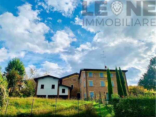 casa indipendente in vendita a Castelvetro di Modena in zona Levizzano Rangone