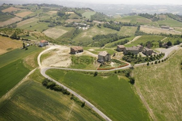 casale in vendita a Castelvetro di Modena