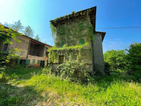 casale in vendita a Castelvetro di Modena