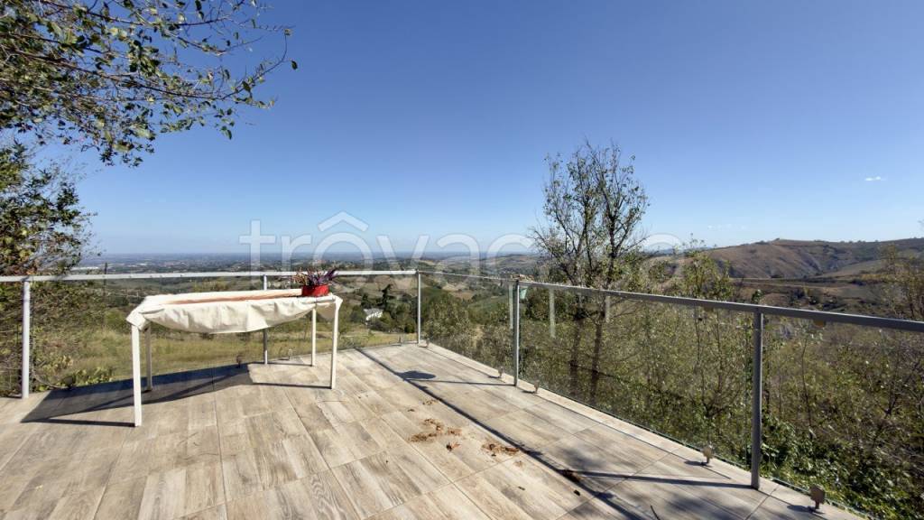 casa indipendente a Castelvetro di Modena in zona Madonna di Puianello
