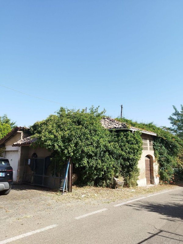 casale in vendita a Castelvetro di Modena