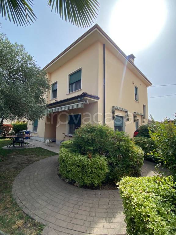 casa indipendente in vendita a Cavezzo in zona Motta