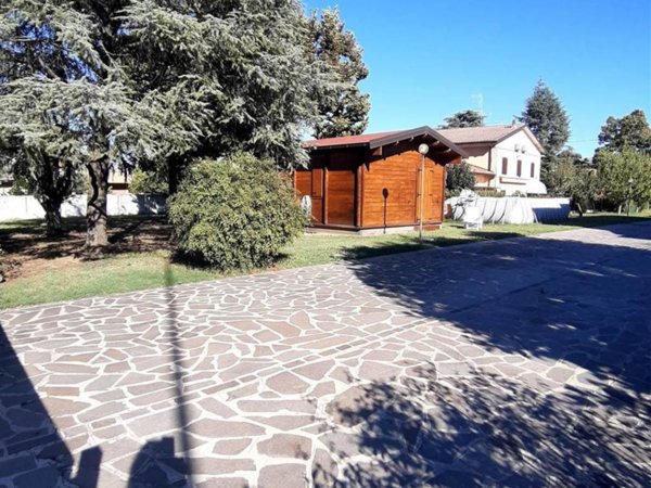 casa indipendente in vendita a Cavezzo