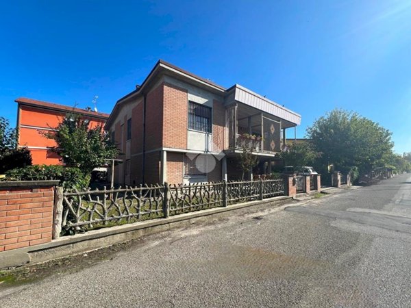 casa indipendente in vendita a Cavezzo
