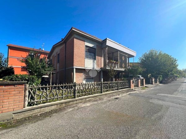 casa indipendente in vendita a Cavezzo