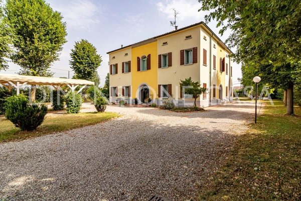 casa indipendente in vendita a Cavezzo