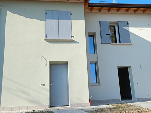 casa indipendente in vendita a Cavezzo