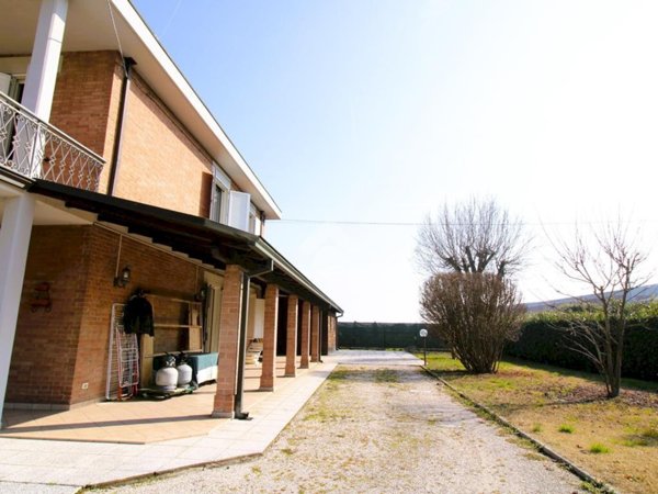 casa indipendente in vendita a Cavezzo in zona Motta