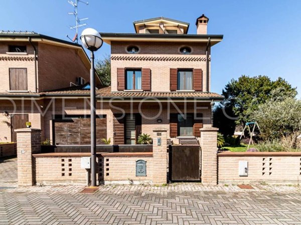 casa indipendente in vendita a Cavezzo