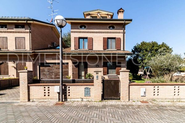 casa indipendente in vendita a Cavezzo