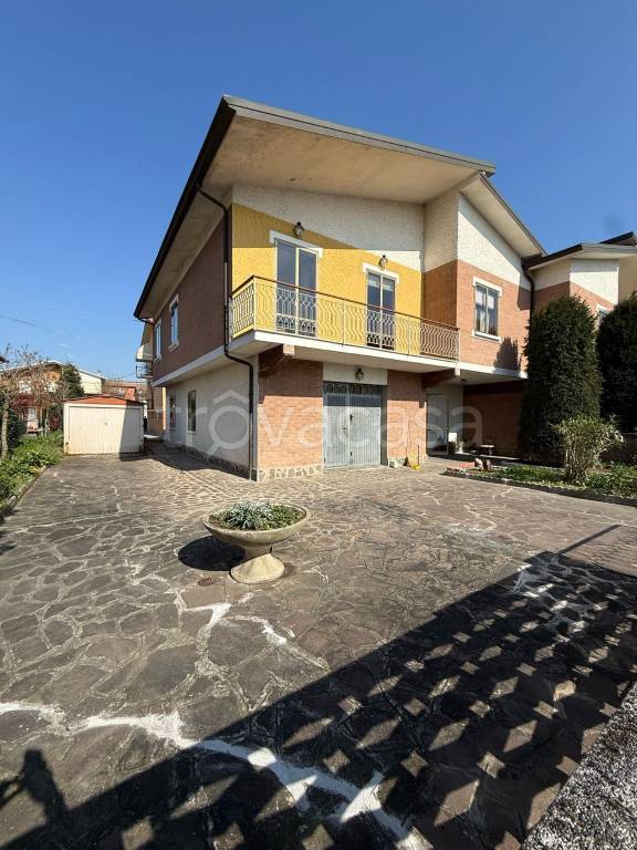 casa indipendente in vendita a Cavezzo