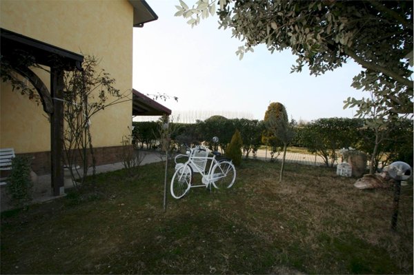 casa indipendente in vendita a Cavezzo
