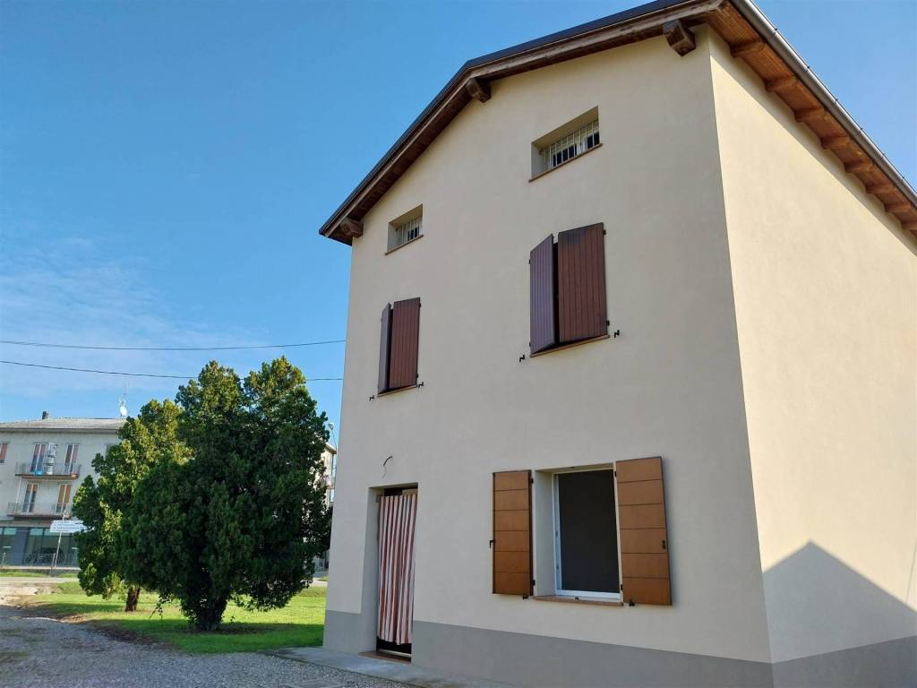 casa indipendente in vendita a Cavezzo