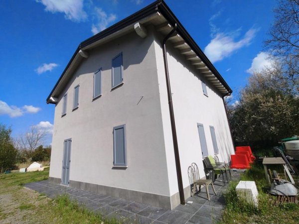 casa indipendente in vendita a Cavezzo