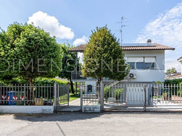 casa indipendente in vendita a Cavezzo