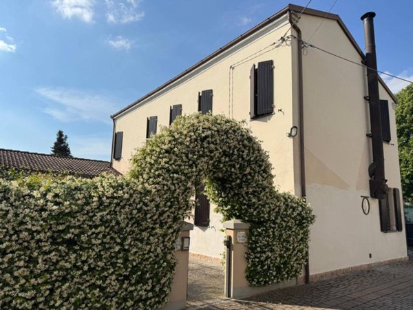 casa indipendente in vendita a Cavezzo