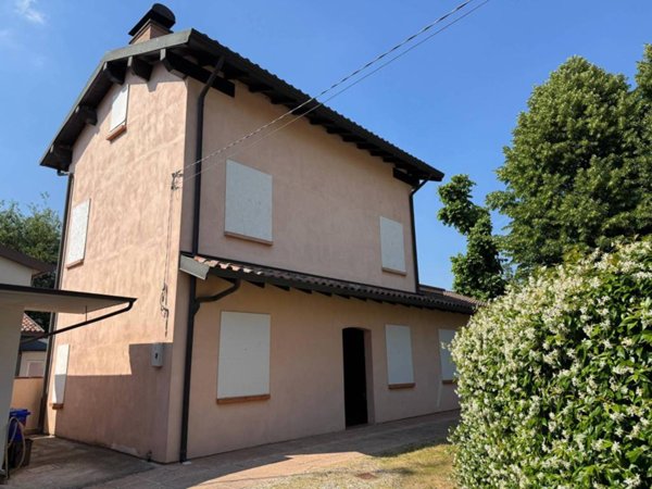 casa indipendente in vendita a Cavezzo