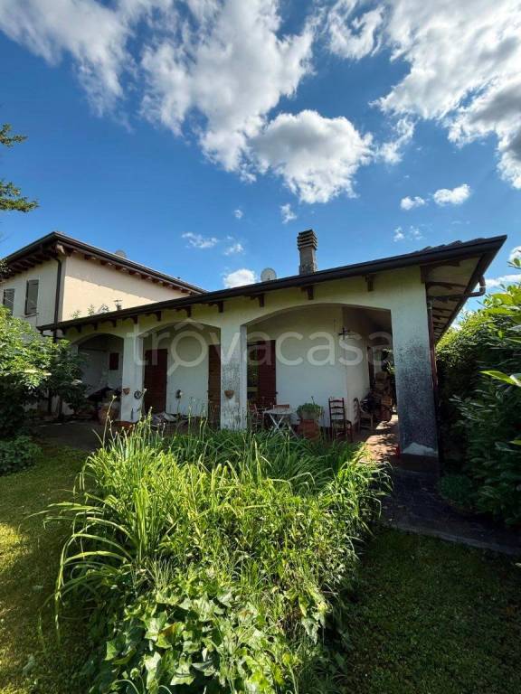 casa indipendente in vendita a Cavezzo in zona Motta