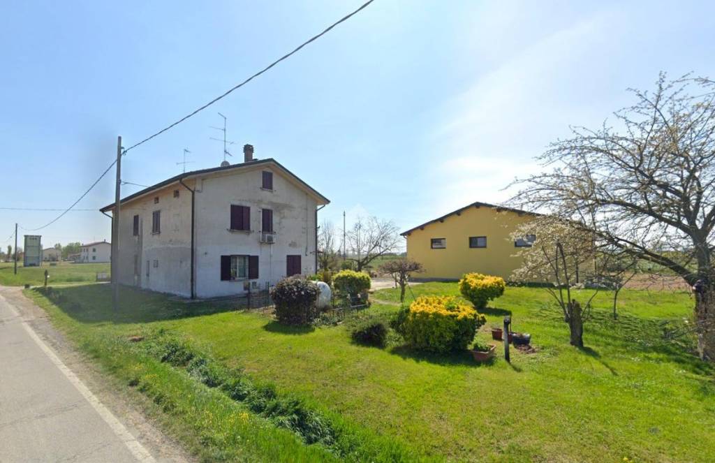casa indipendente in vendita a Cavezzo in zona Disvetro