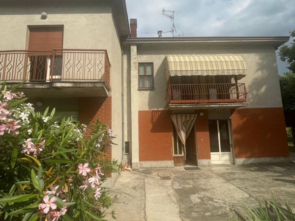 casa indipendente in vendita a Cavezzo in zona Motta