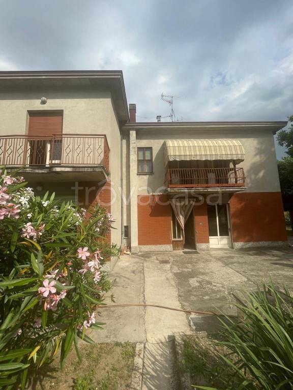 casa indipendente in vendita a Cavezzo in zona Motta