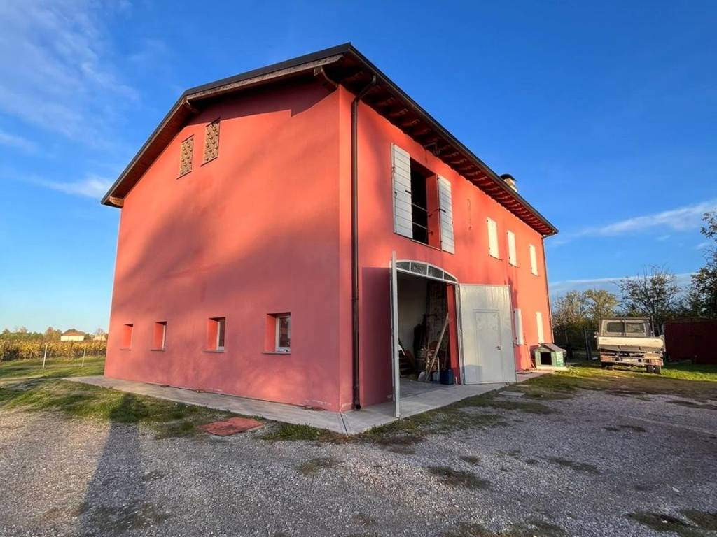casa indipendente in vendita a Cavezzo