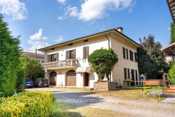 casa indipendente in vendita a Cavezzo