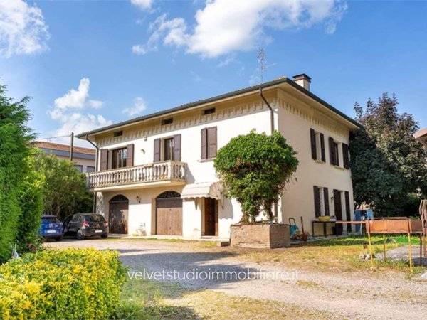 casa indipendente in vendita a Cavezzo