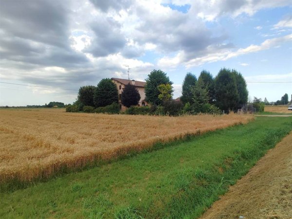 casa indipendente in vendita a Cavezzo in zona Motta