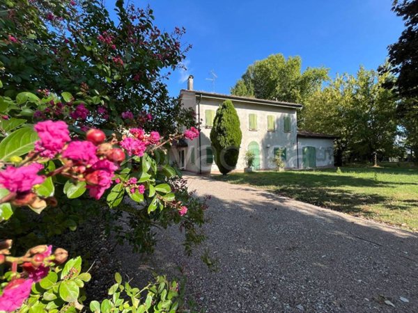 casa indipendente in vendita a Cavezzo