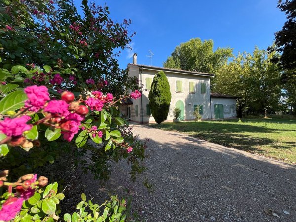 casa indipendente in vendita a Cavezzo