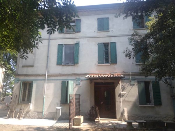 casa indipendente in vendita a Cavezzo in zona Disvetro