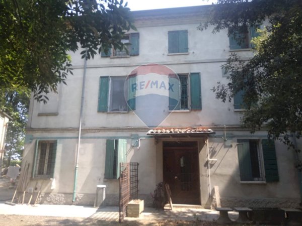 casa indipendente in vendita a Cavezzo in zona Disvetro