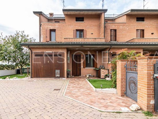 casa indipendente in vendita a Cavezzo