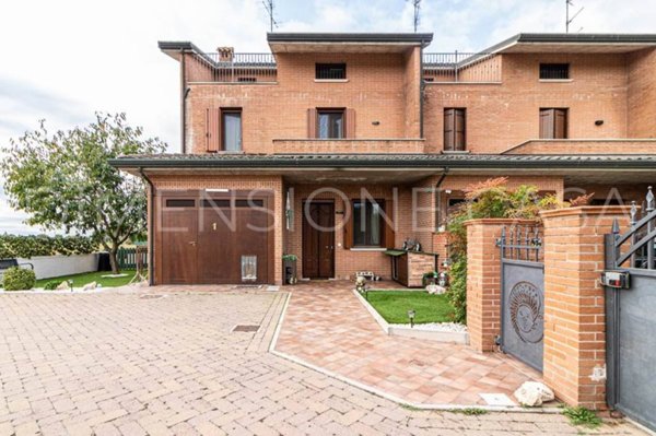 casa indipendente in vendita a Cavezzo